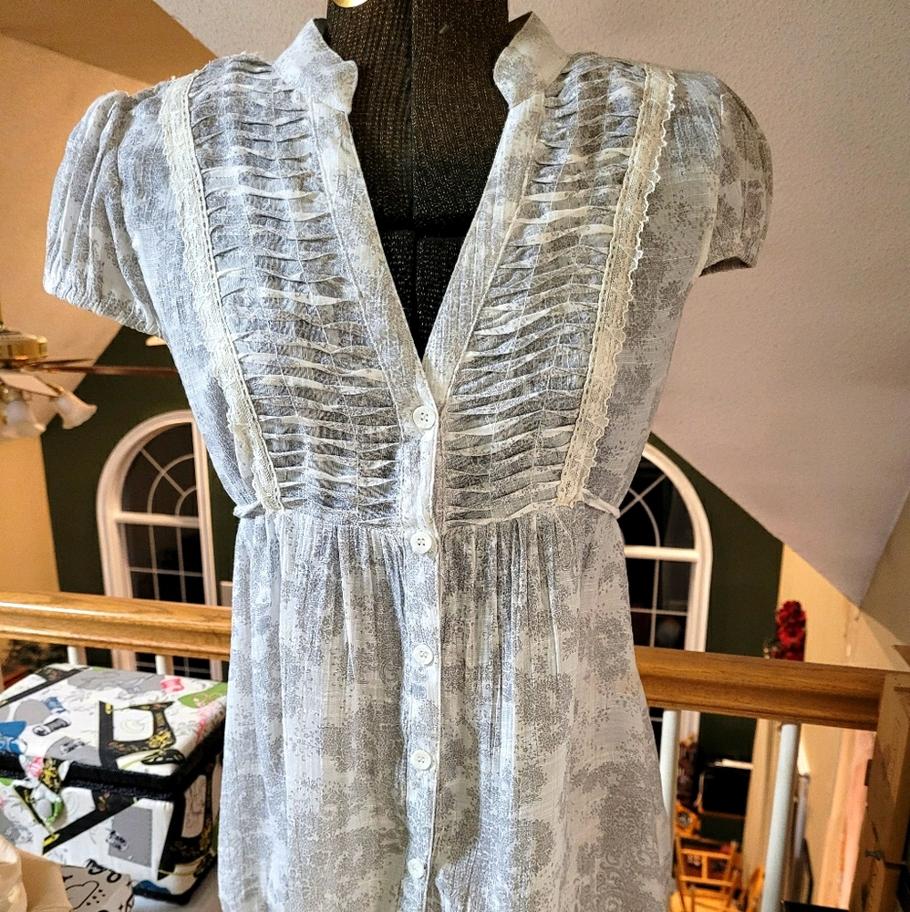 Grey & White floral Button up